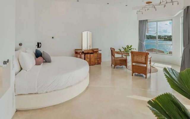 Ampersand Resort