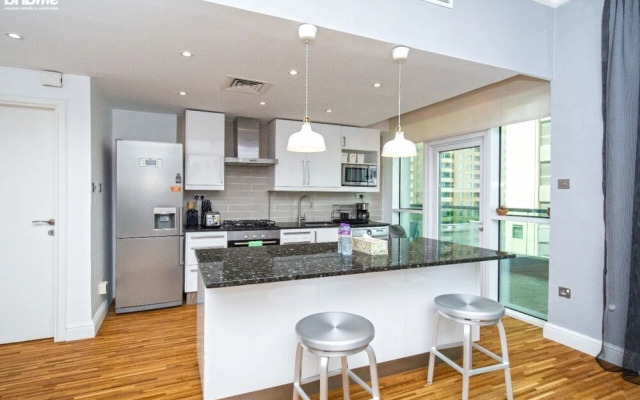 Swanky 1 BR Apt Marina Pinnacle