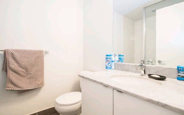 Downtown Condo Near Exhibition W/Balcony