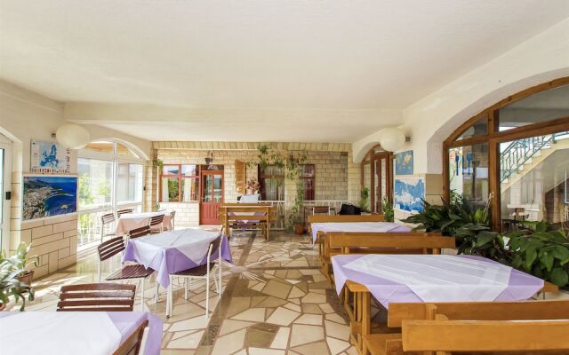 Apartment and Rooms Ivan