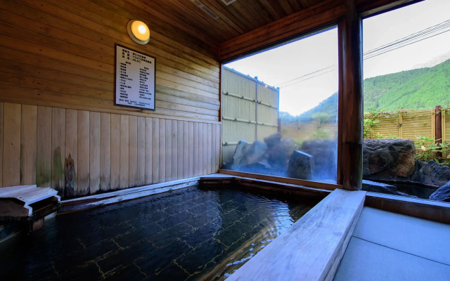 Yufuin Onsen Wafu Ryokan Tsuenosho