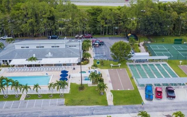 Club Naples RV Resort