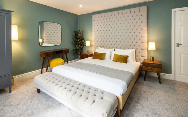 Host Stay The Falkner Quarters I and II