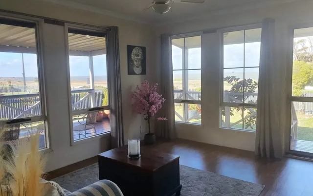 Milang Lakefront Retreat