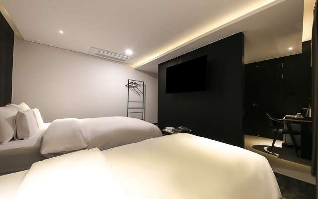 Central Person Hotel Pyeongtaek