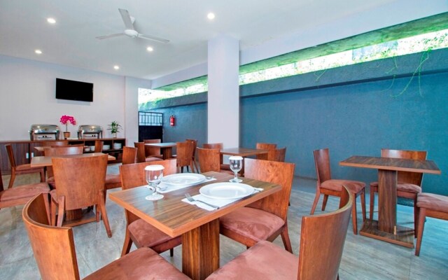 RedDoorz Plus Near ITC Fatmawati