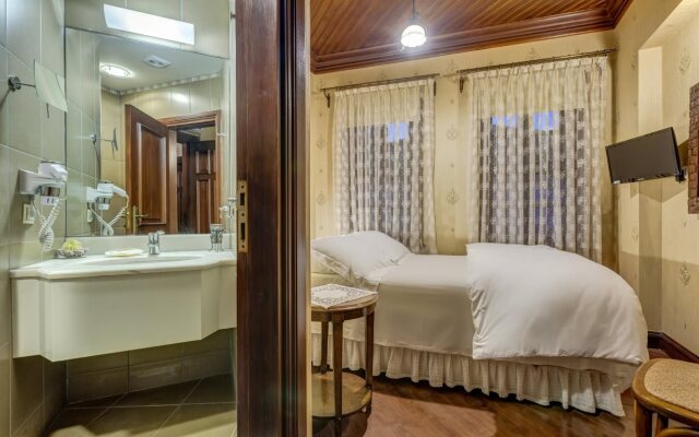 Kaucuk Hotel