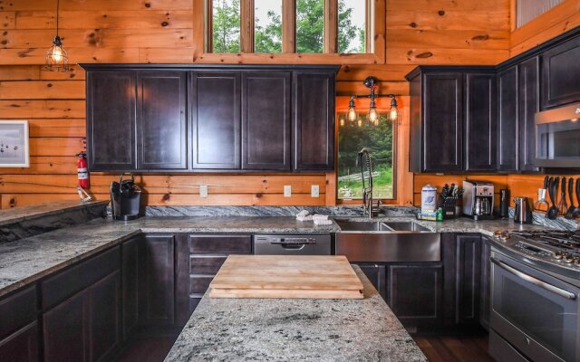 LakeStar Chalet 5 Bedroom House