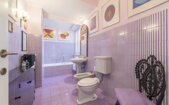 Elegant and Spacious Luxury Flat on Aurelian Walls