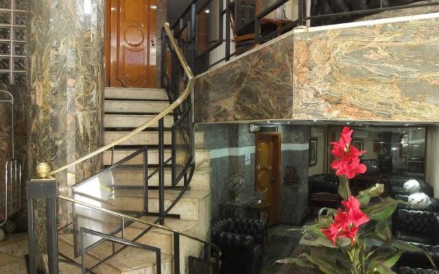 La Guardia Hotel