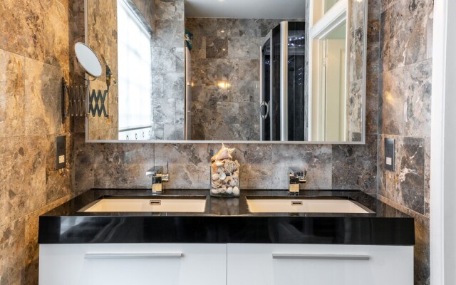 Modern 2Bd Riverside Flat In Fulham