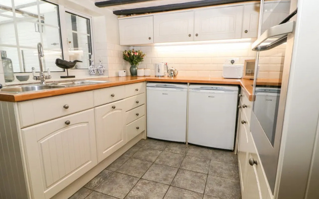 2 Seaview Cottages