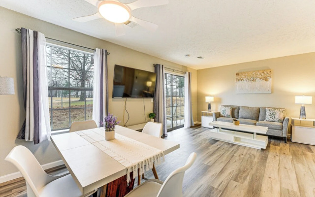Near Golf & Table Rock Lake: Condo w/ Pool Access