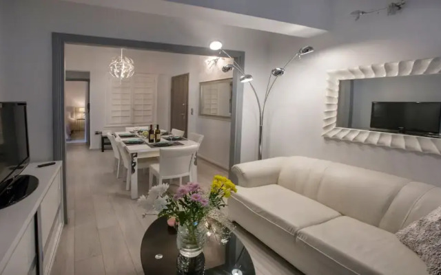 Lux 2BR Home On The Steps Of Acropolis