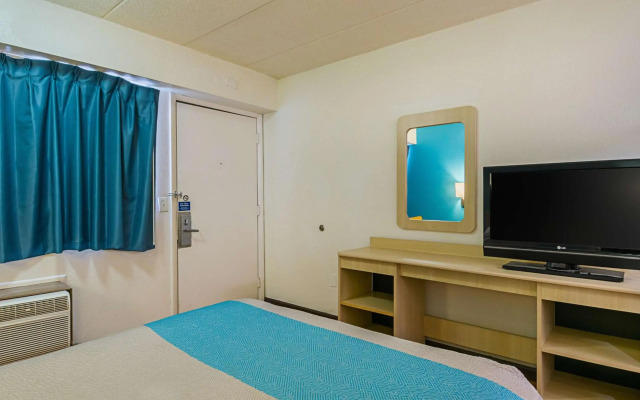 Motel 6 Knoxville, TN - North