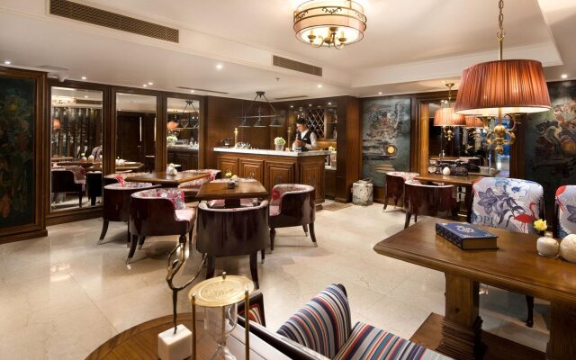 Peridot Gallery Classic Hotel