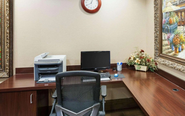 Comfort Inn & Suites Near Medical Center
