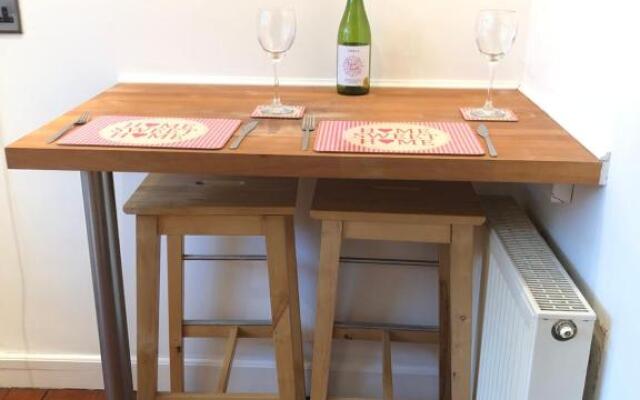 ACE Largs Ground Floor Apartment with Garden