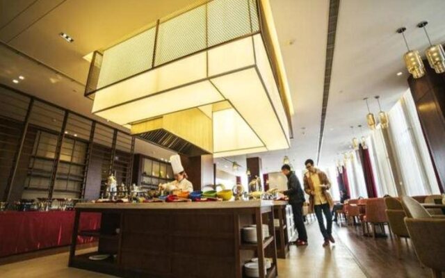 Ruijing New Hualian Hotel