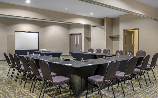 Best Western Plus Dartmouth Hotel & Suites