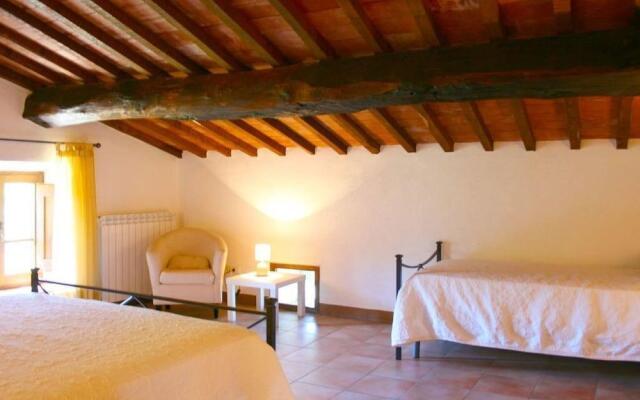Stunning private villa with private pool, WIFI, TV, pets allowed and parking, close to Cortona