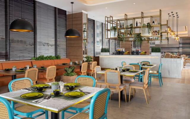 Hilton Garden Inn Jakarta Taman Palem