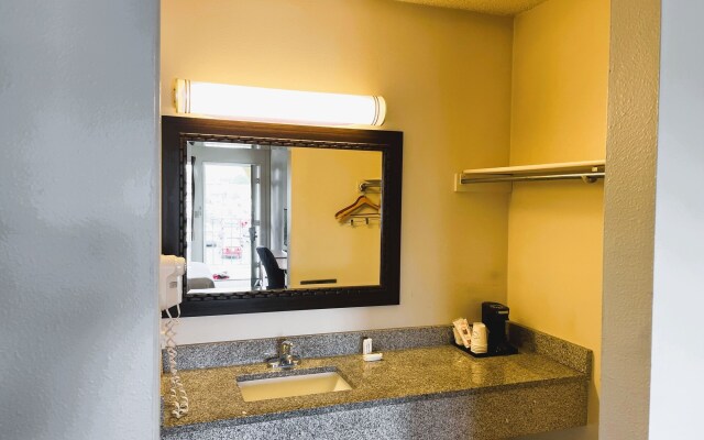 Skyway Inn SeaTac
