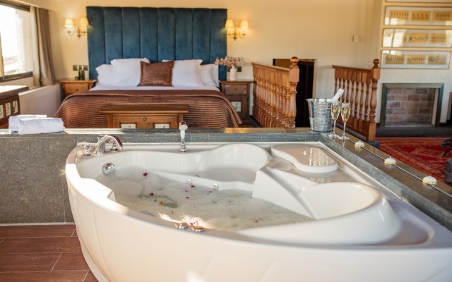 Standard Double room with balcony (full double bed)