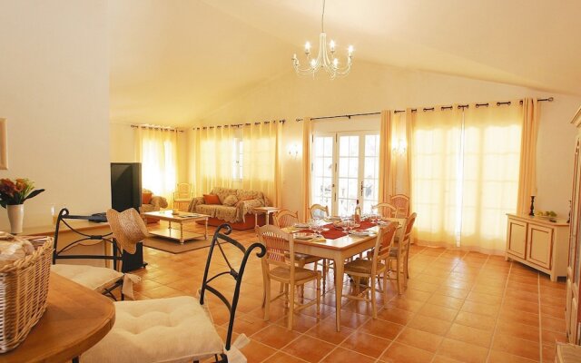 Nice Villa With Dishwasher and Whirlpool, Golfcourse at 1 km