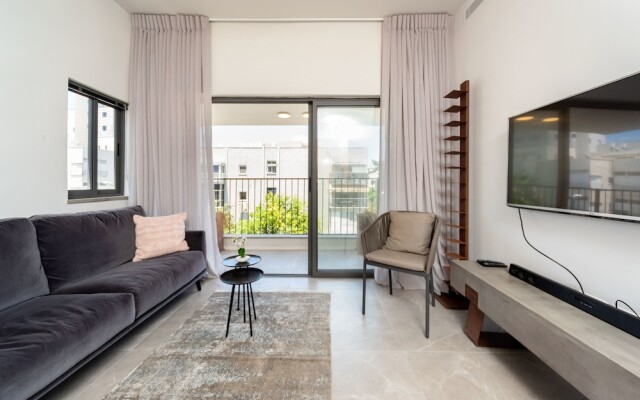 Stylish Apartment with Cozy Vibes by Sea N Rent