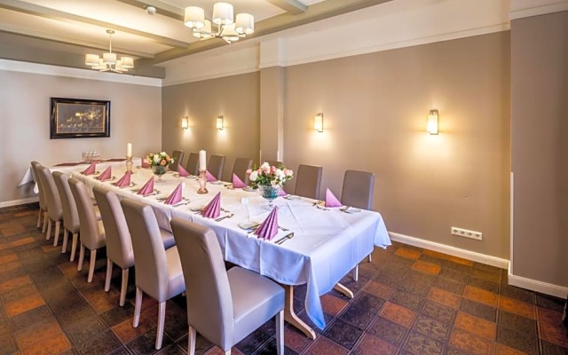 Hotel And Restaurant Zum Roten Tore