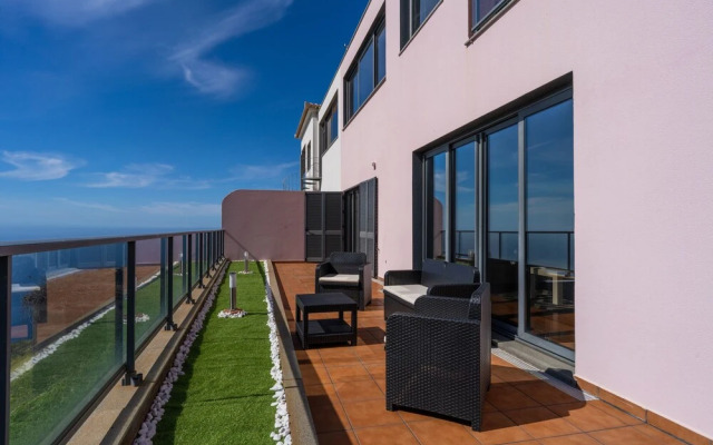 Canhas Views