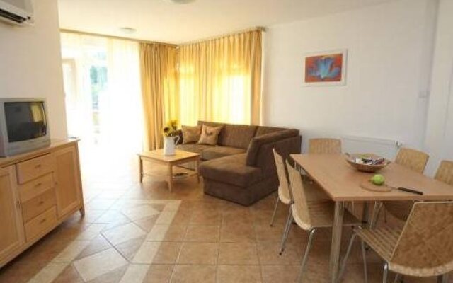 Lelle Park Apartmanház