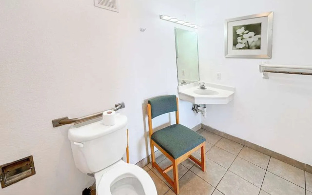 Luxury Inn by OYO Albany