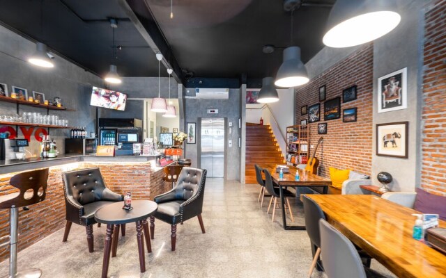 The Urban Age Deluxe by OYO Rooms