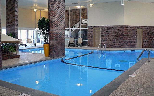 Country Inn & Suites by Radisson, Woodbury, MN