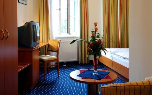 Suite Hotel 900m zur Oper