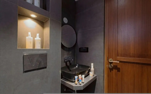 Modern 1BR With Pool 5min Drive to Candolim Beach