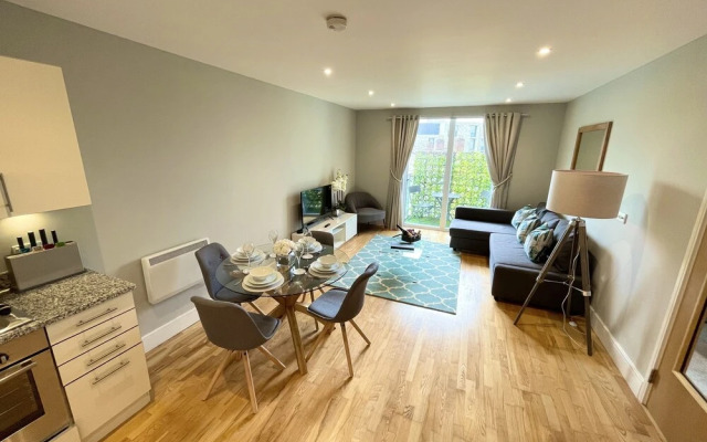 The Wren Beautiful Apartment inc parking