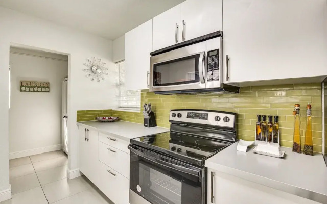 Sun-soaked Home w/ Pool in Lauderdale Lakes!