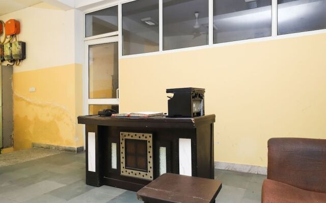 OYO 28126 Charanpahari Hotel