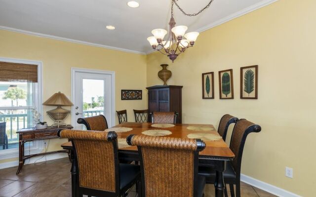 Pelican Pass by ALBVR