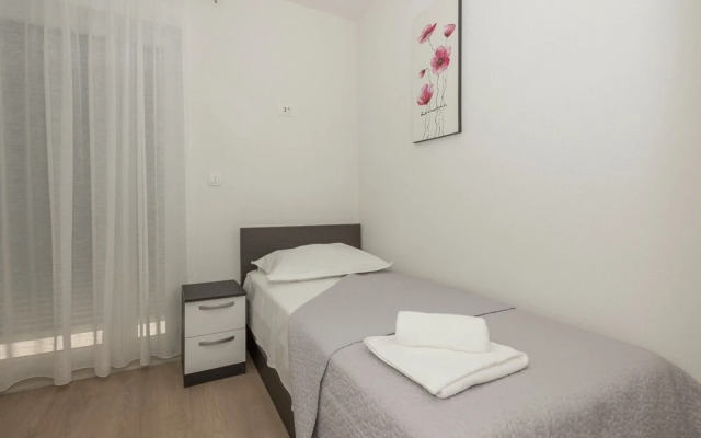 Apartments Mladen