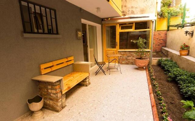 Yakamoz 2 BR Stylish House with garden in Kadikoy