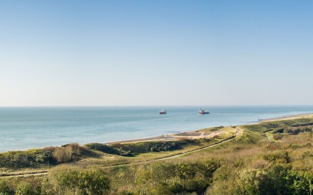 Luxurious Lodge With two Bathrooms, Only 200m From the Beach