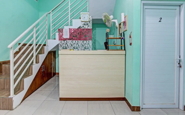 OYO 92521 Guest House Inayah Syariah