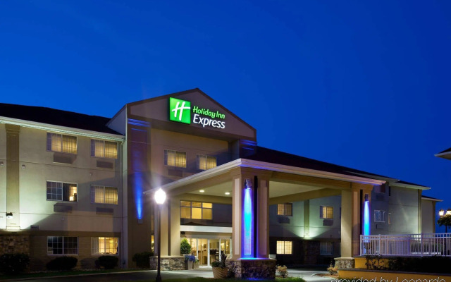 Holiday Inn Express & Suites St Joseph by IHG