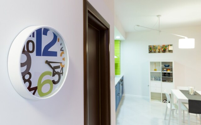 FM Luxury 1-BDR Apartment - C-O-L-O-R-S