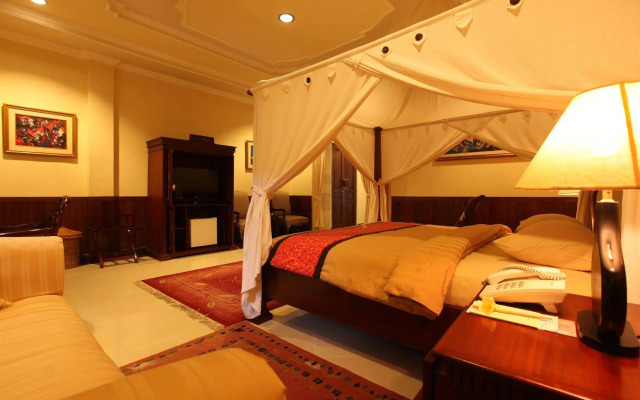 Super OYO Townhouse Oak Maxi Hotel Legian