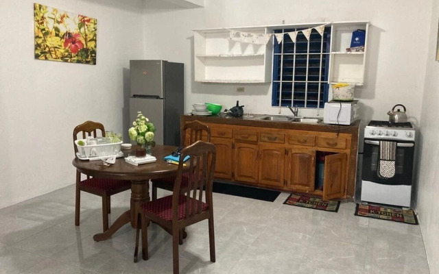 Sunshine Lodge- Your Home Away From Home